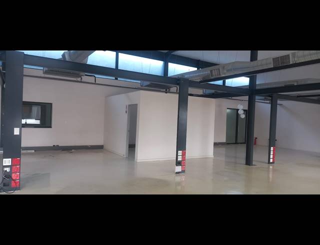 412M² OFFICE TO LET IN FERNDALE